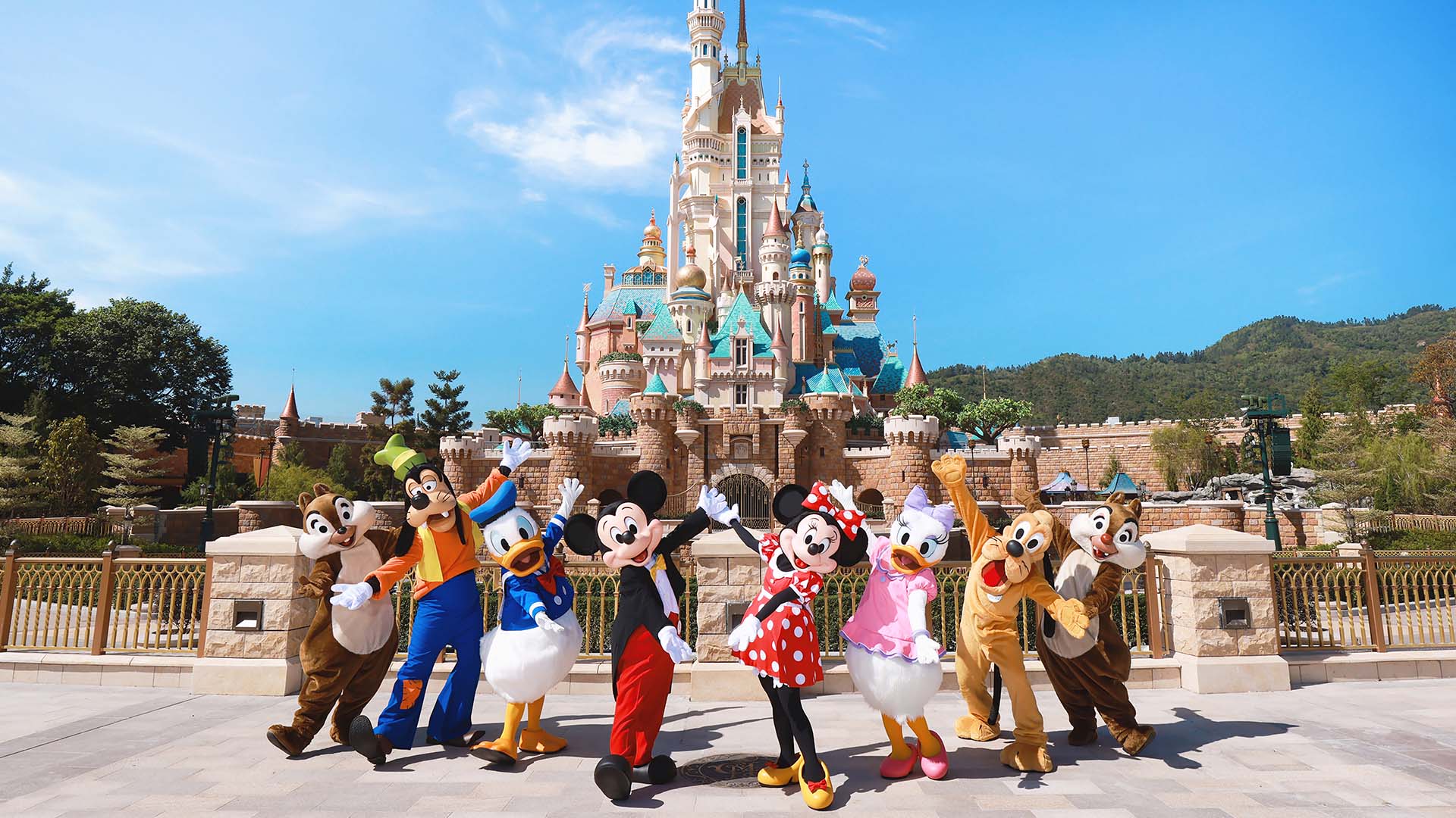 Discover on the Hong Kong’s Largest Disneyland: A Magical World